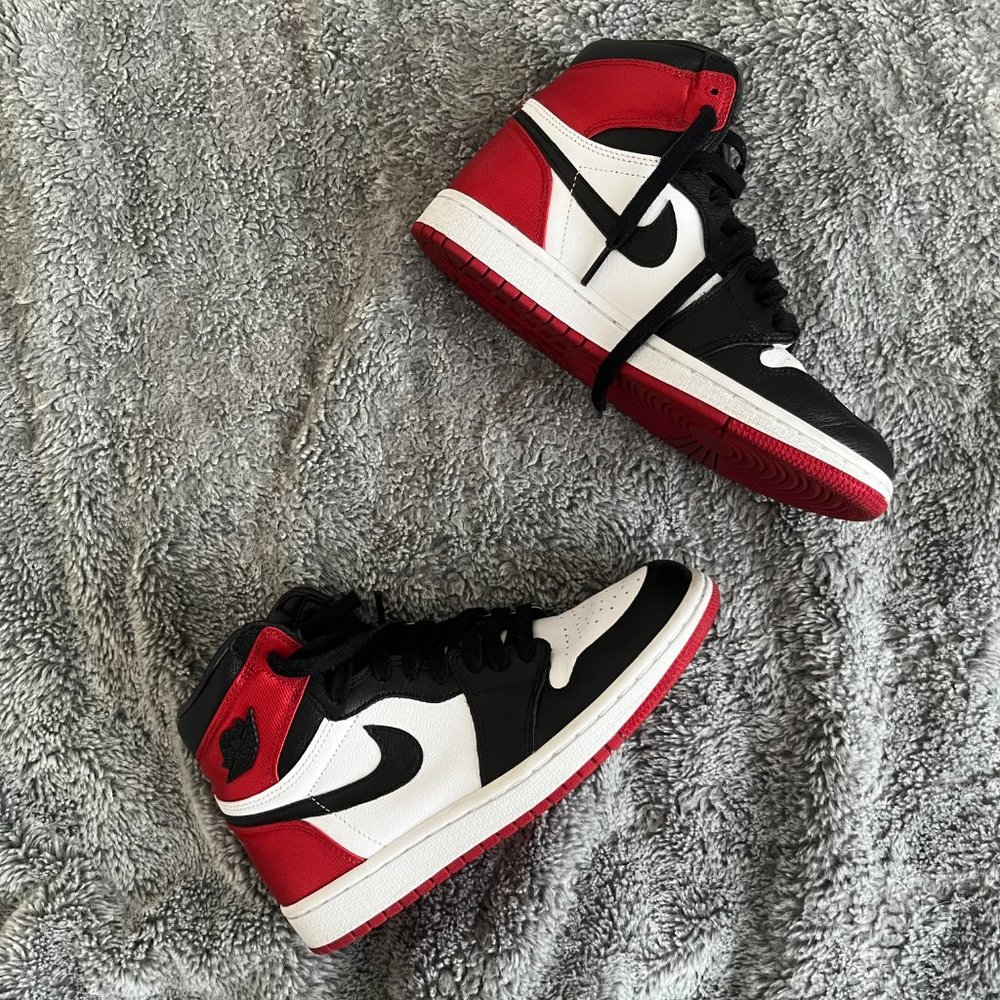 WOMENS AIR JORDAN 1 RETRO HIGH 'SATIN BLACK TOE' – SIZE US 7 W